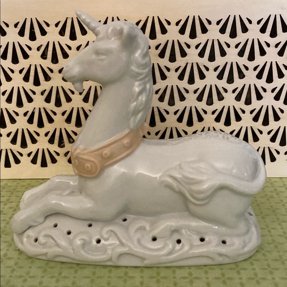 Avon Vintage Unicorn Pompander Tapestry Collection - Picture 2 of 8